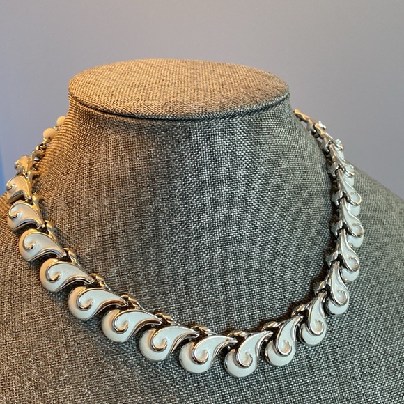 Vintage Coro Choker or Necklace - Picture 5 of 6